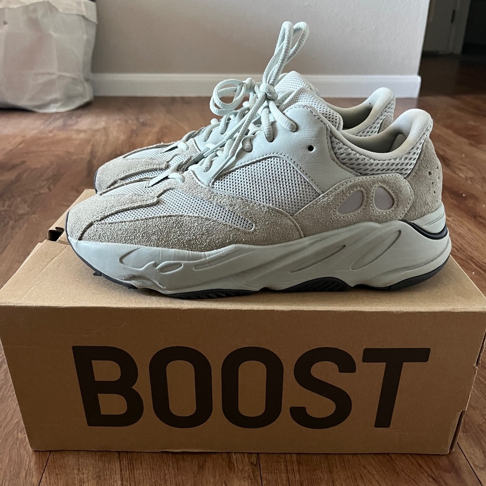 Yeezy Boost 700 Salt Size 10.5 US